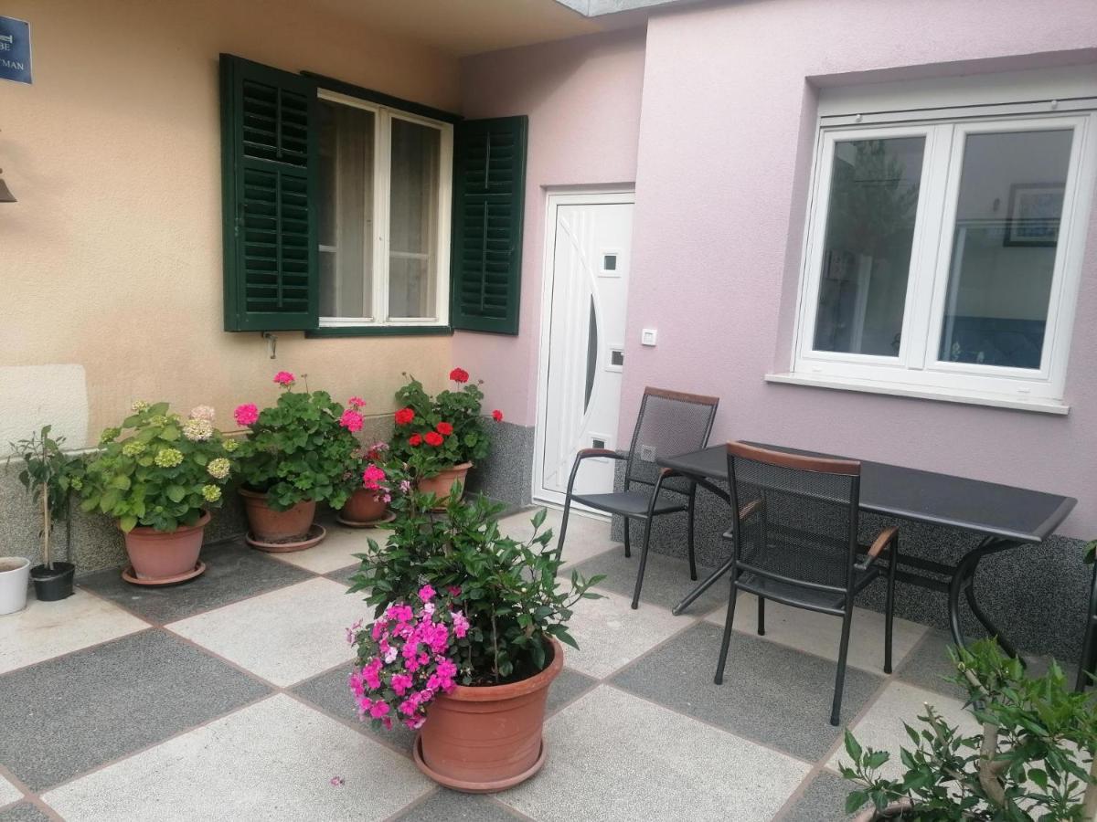 Apartments And Rooms Tomas Podstrana Exterior foto
